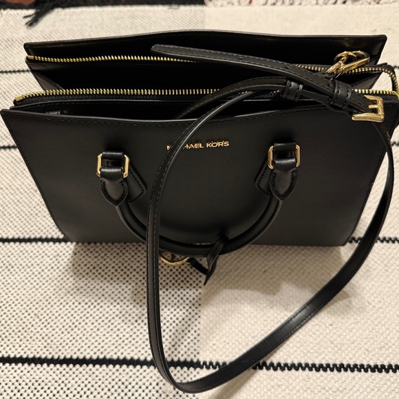 Micheal Kors satchel - Picture 1 of 8